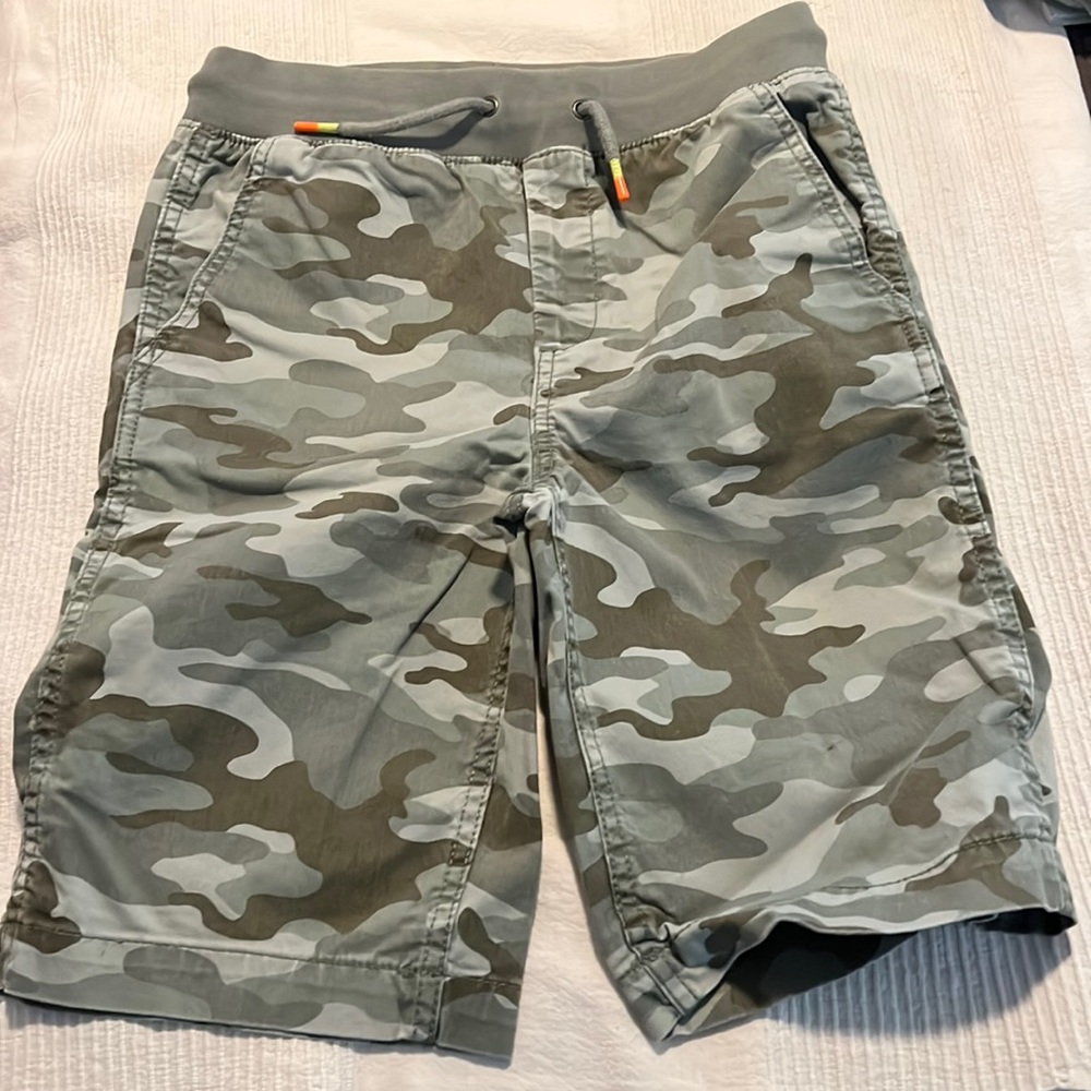 Gap kids camouflage shorts with stretch waistband!